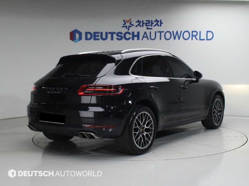 Porsche Macan — photo 02