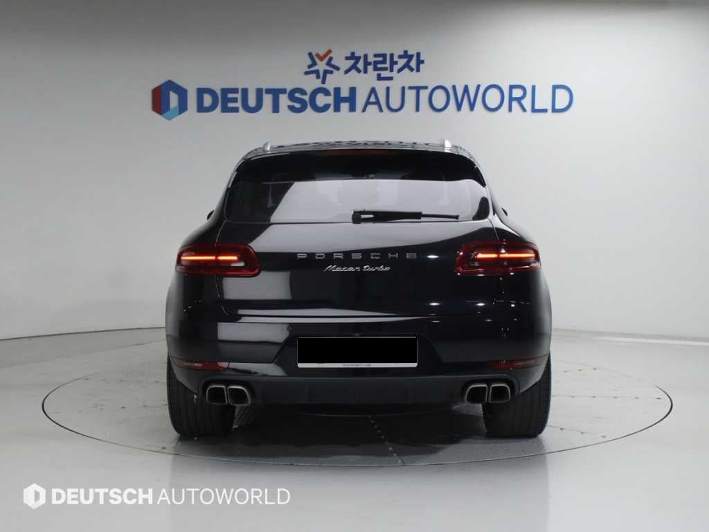 Porsche Macan — photo 04