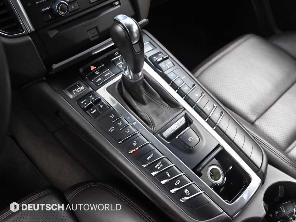 Porsche Macan — photo 09