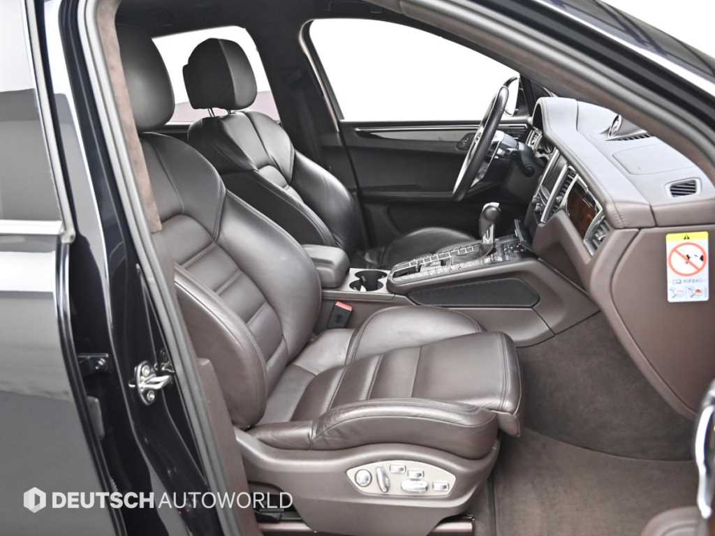 Porsche Macan — photo 10