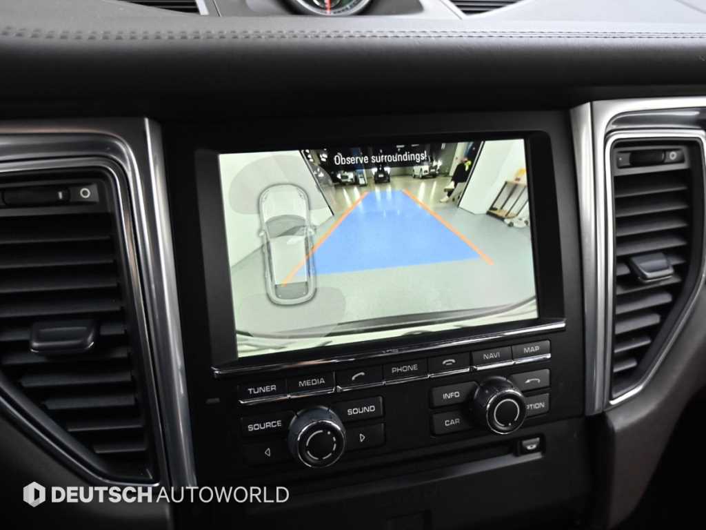 Porsche Macan — photo 15