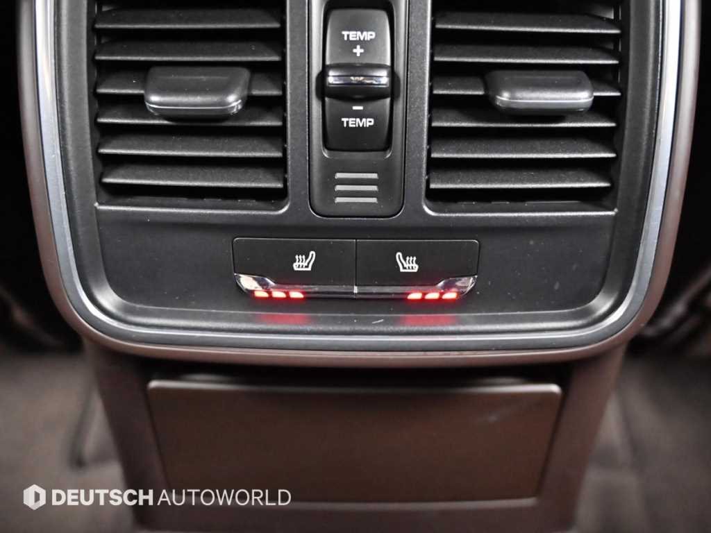 Porsche Macan — photo 16