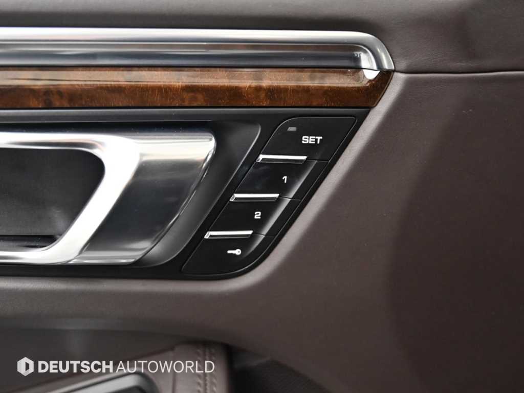 Porsche Macan — photo 17