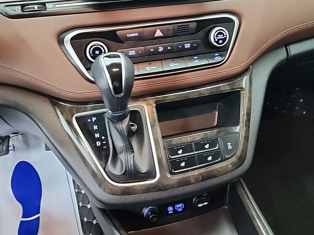 Hyundai Starex — photo 08