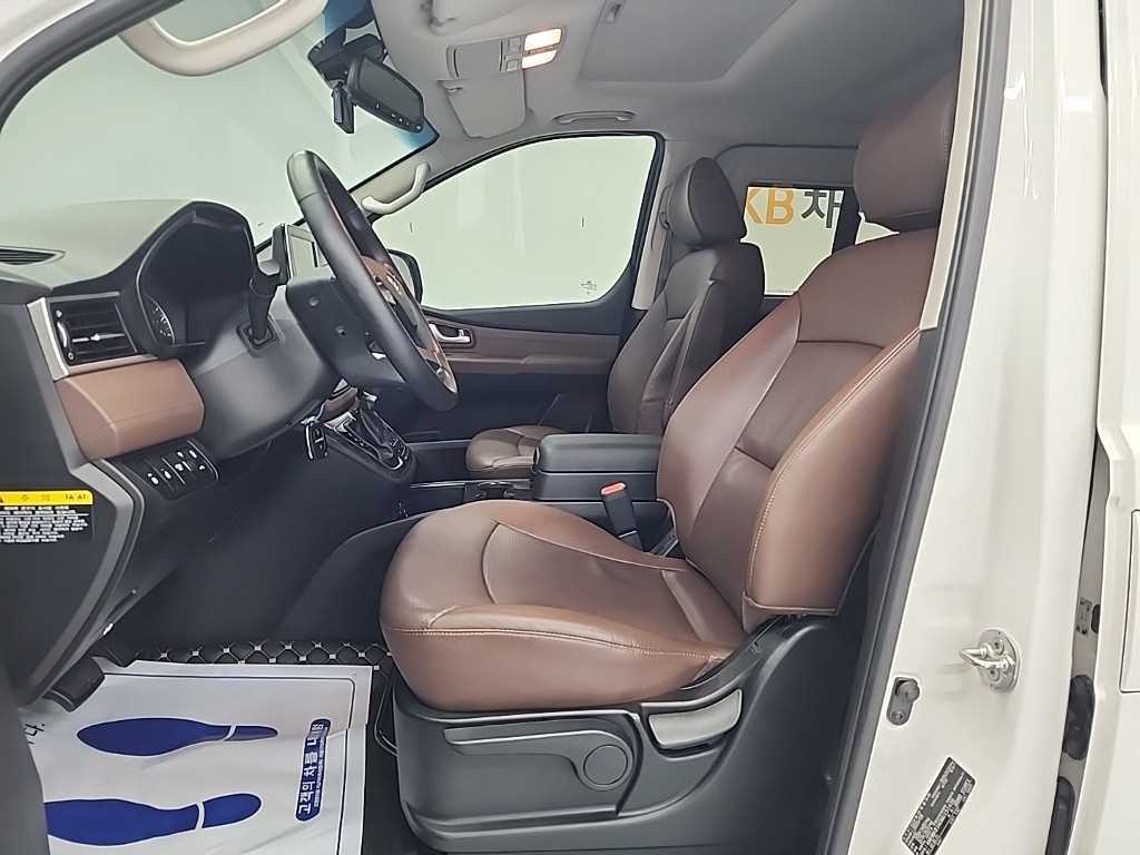Hyundai Starex — photo 11