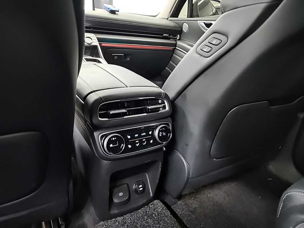 Genesis GV80 — photo 13