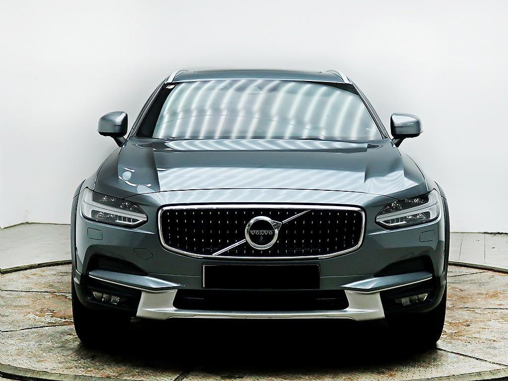 Volvo V90 — photo 01