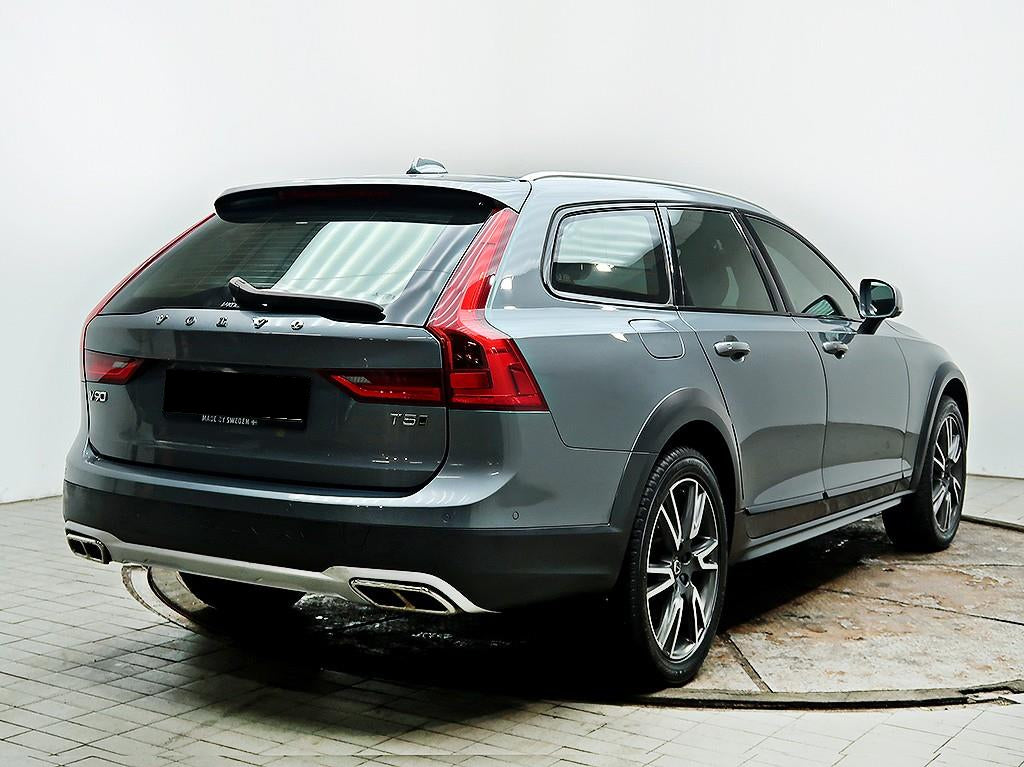 Volvo V90 — photo 04