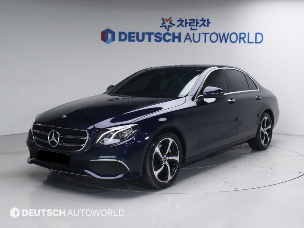 Mercedes-Benz E-Class — photo 01