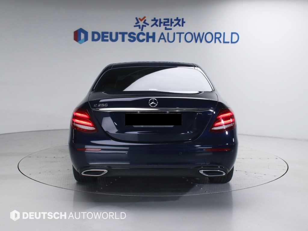 Mercedes-Benz E-Class — photo 04