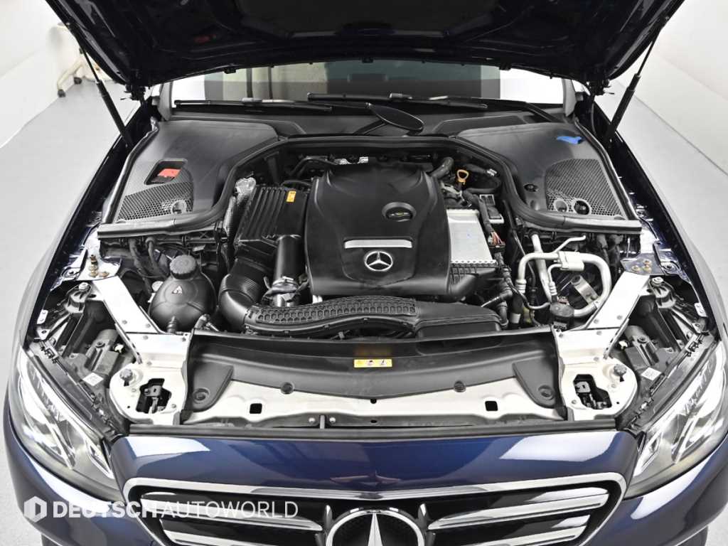 Mercedes-Benz E-Class — photo 06
