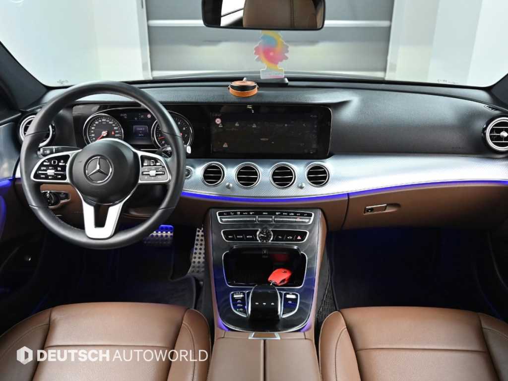 Mercedes-Benz E-Class — photo 07