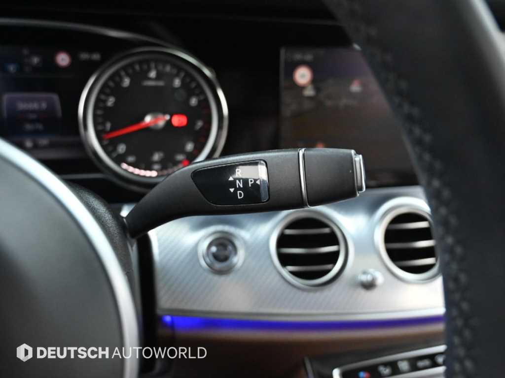 Mercedes-Benz E-Class — photo 09