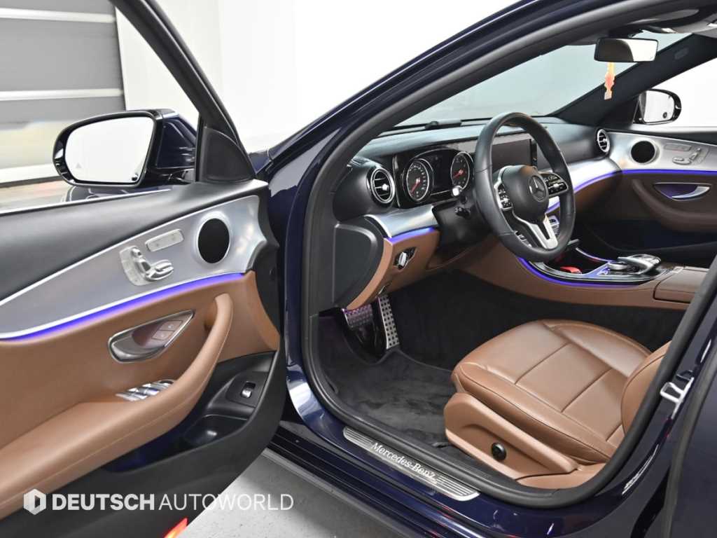 Mercedes-Benz E-Class — photo 11