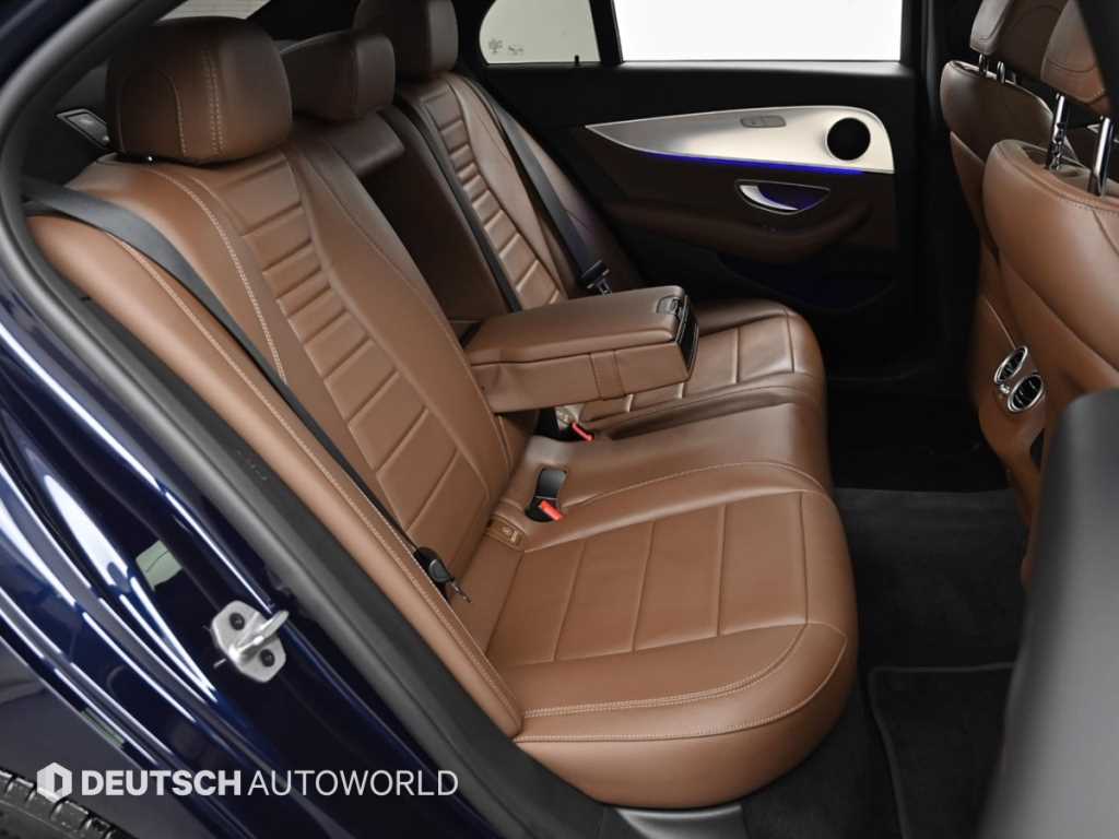 Mercedes-Benz E-Class — photo 12