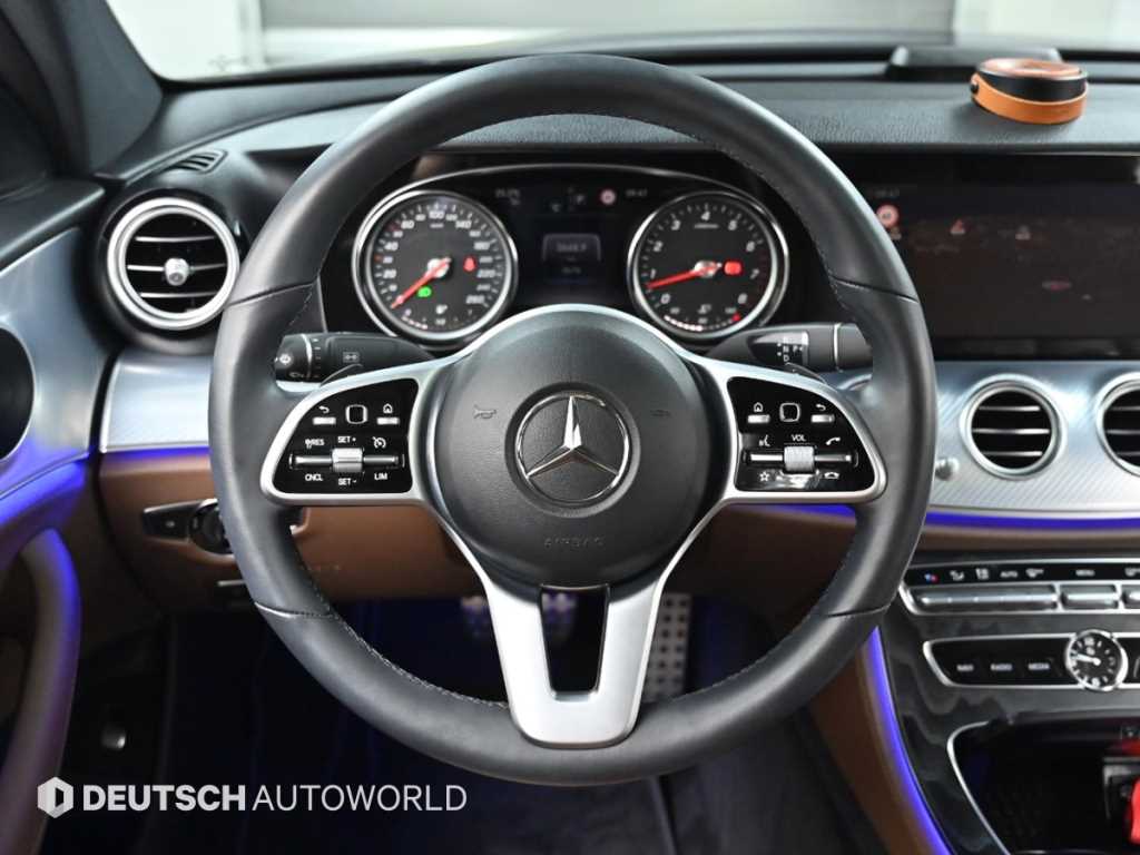 Mercedes-Benz E-Class — photo 13
