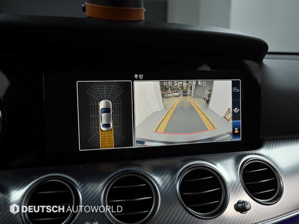 Mercedes-Benz E-Class — photo 15