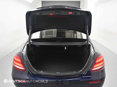 Mercedes-Benz E-Class — photo 19