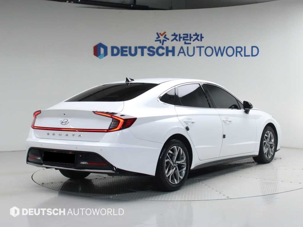 Hyundai Sonata — photo 02