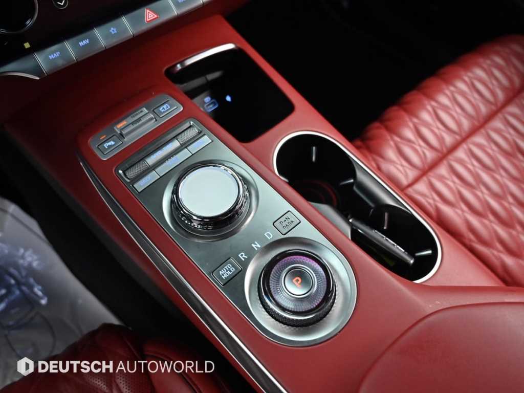 Genesis GV70 — photo 09