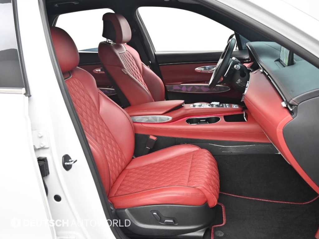 Genesis GV70 — photo 10