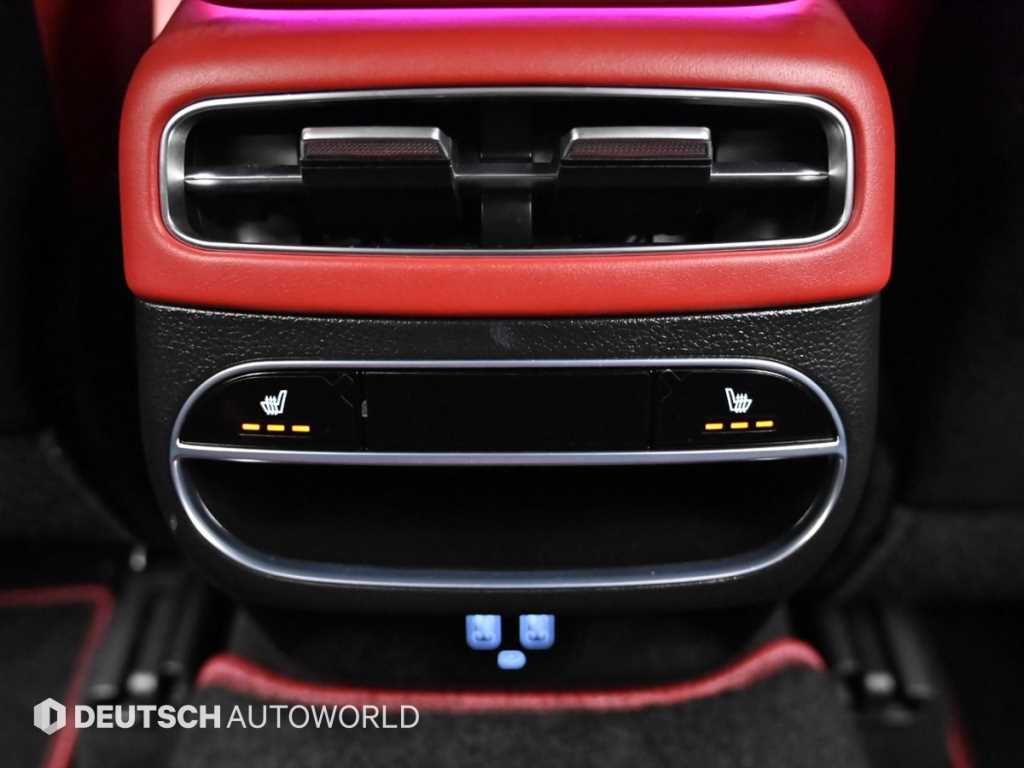 Genesis GV70 — photo 16