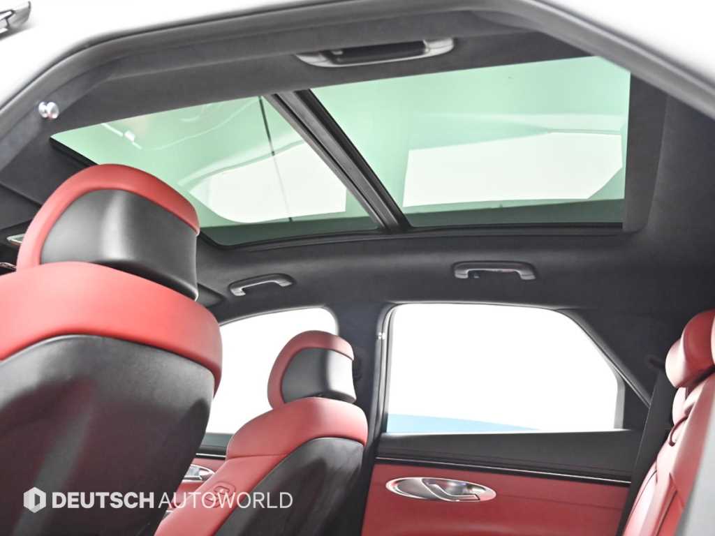 Genesis GV70 — photo 18
