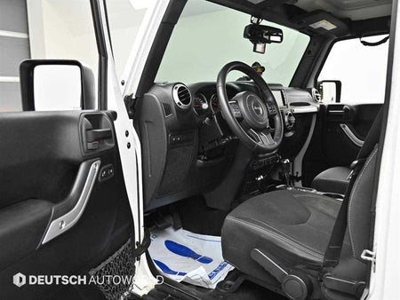 Jeep Wrangler — photo 11