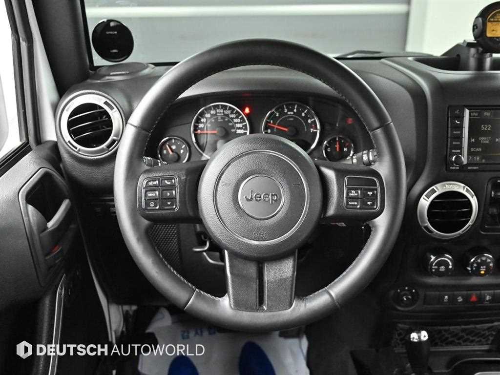 Jeep Wrangler — photo 13