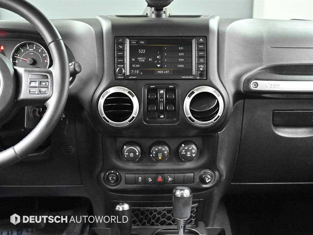 Jeep Wrangler — photo 14
