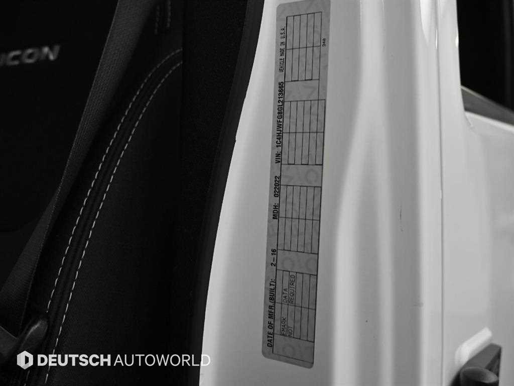 Jeep Wrangler — photo 20