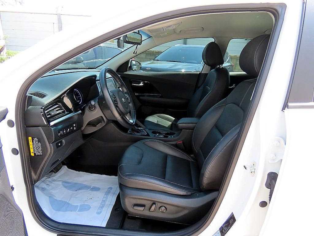 Kia Niro — photo 05