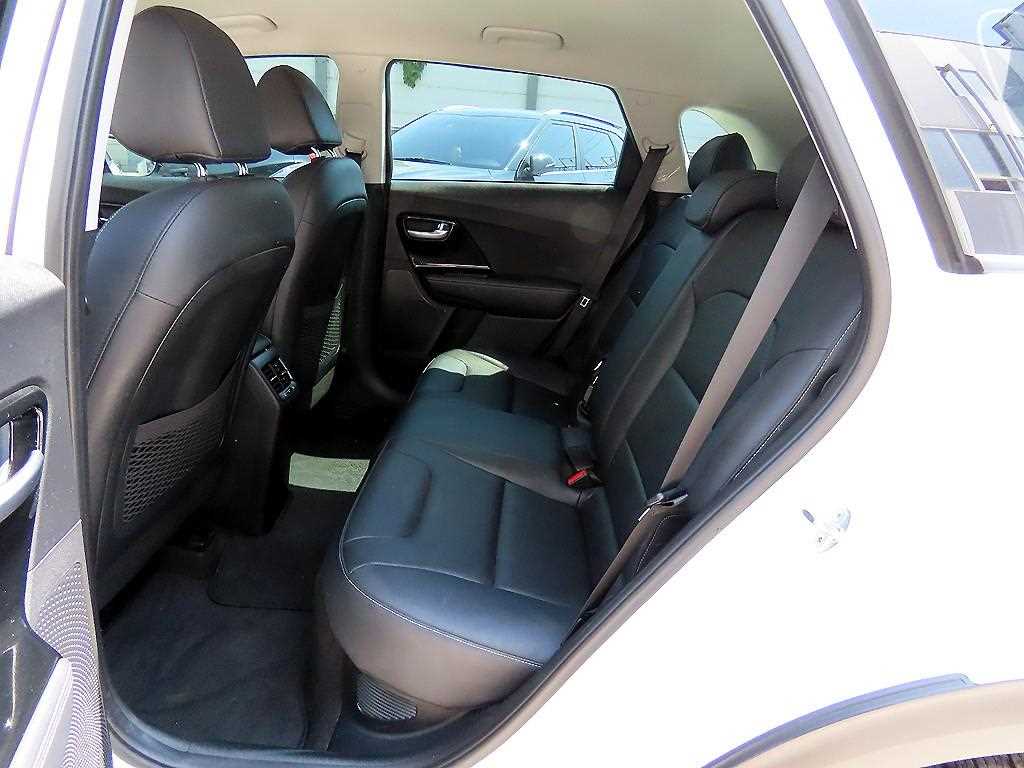 Kia Niro — photo 06