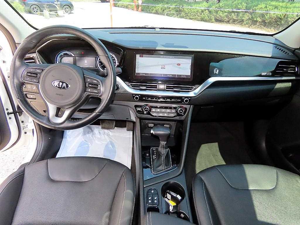 Kia Niro — photo 07