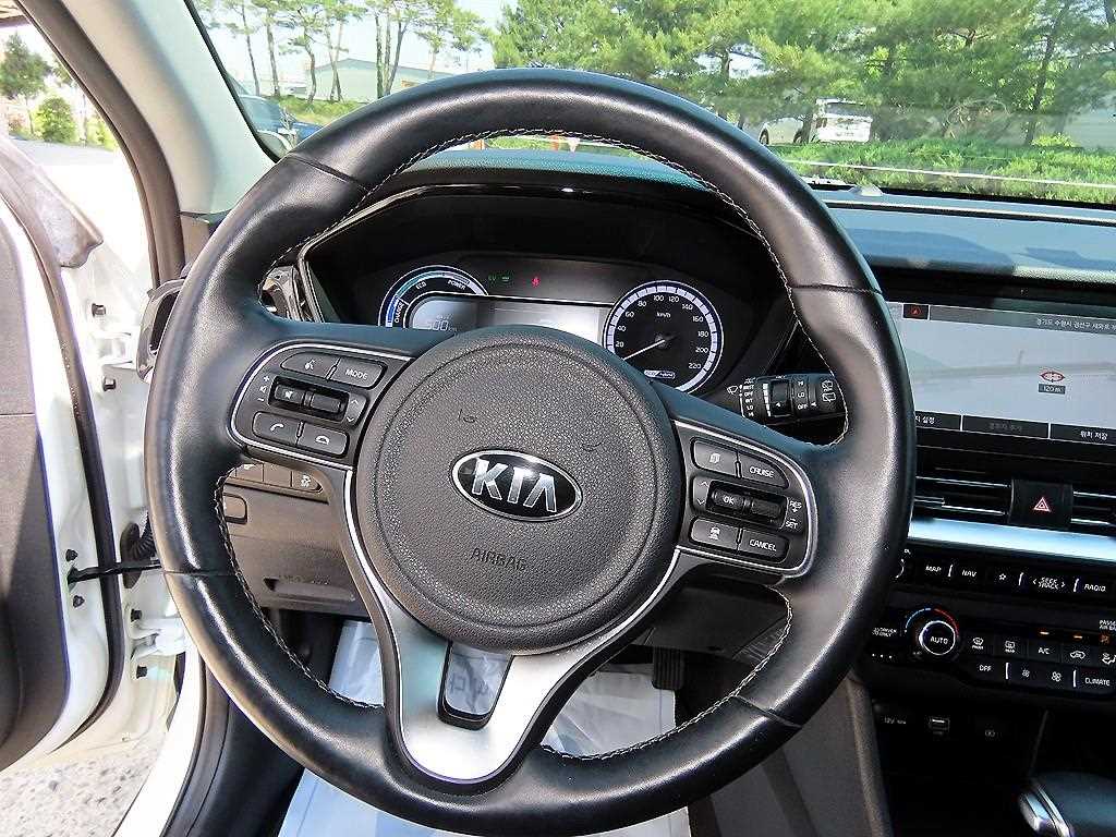 Kia Niro — photo 08