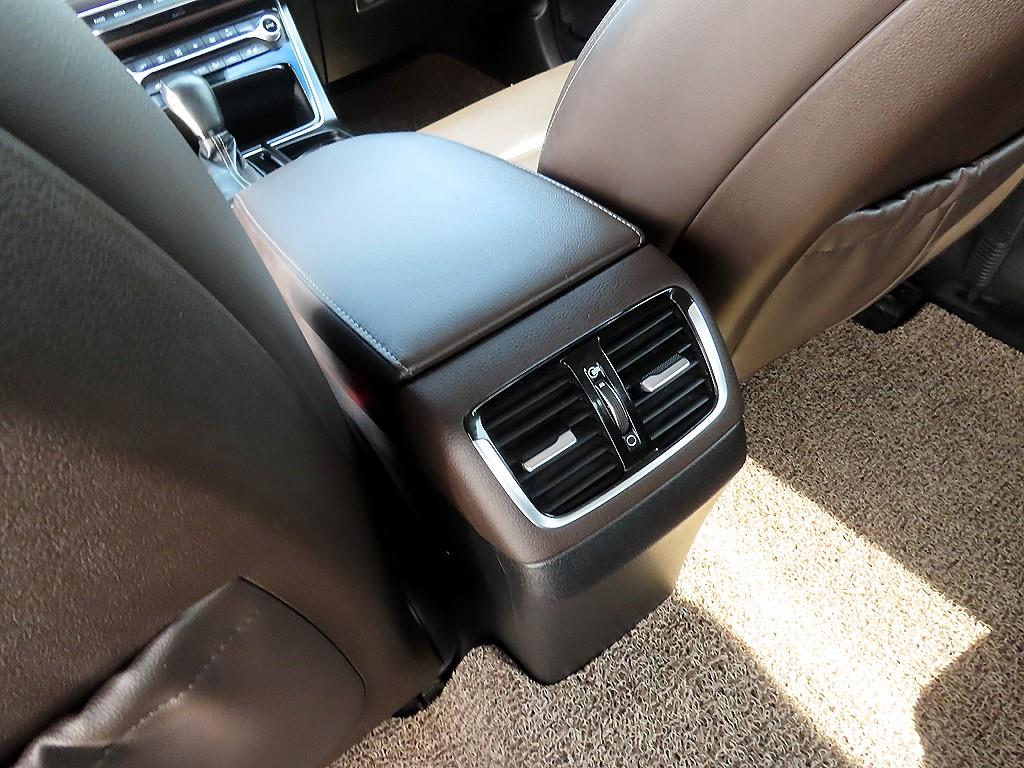 Hyundai Grandeur — photo 17