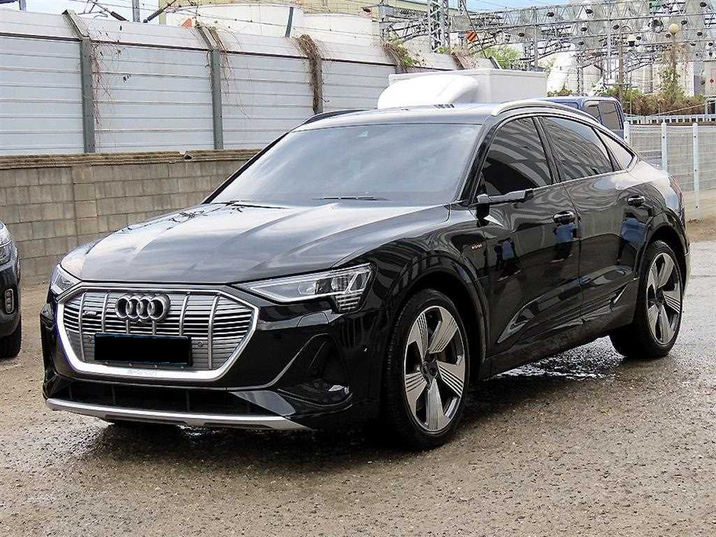 Audi e-tron — photo 02
