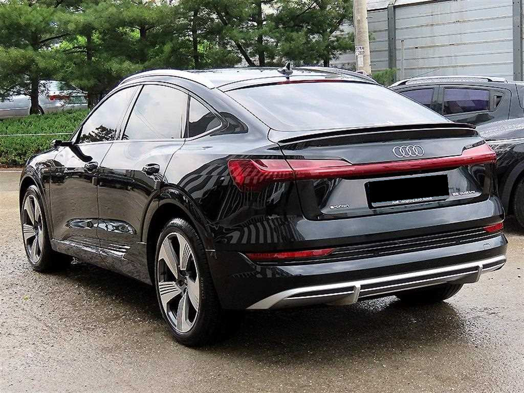 Audi e-tron — photo 03