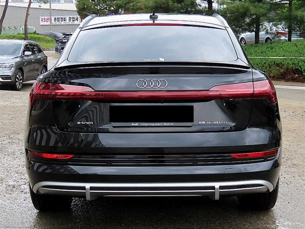 Audi e-tron — photo 04