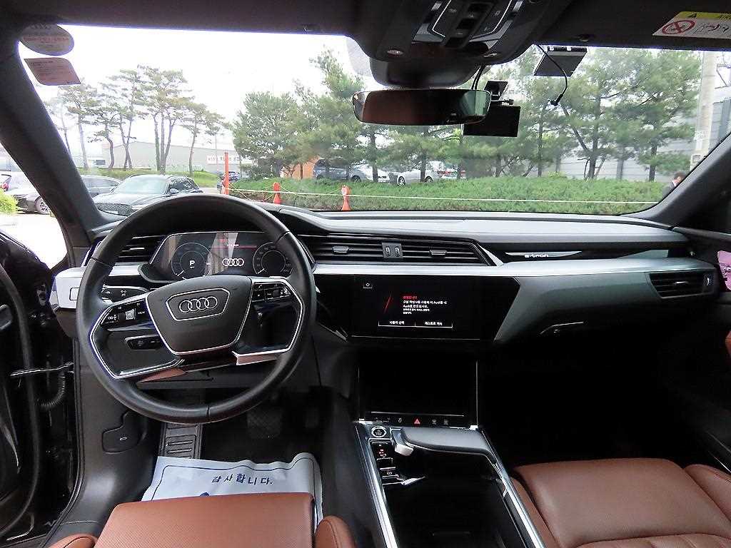 Audi e-tron — photo 07
