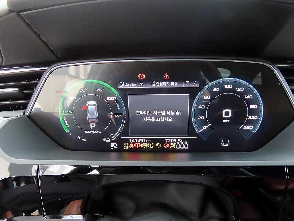 Audi e-tron — photo 09