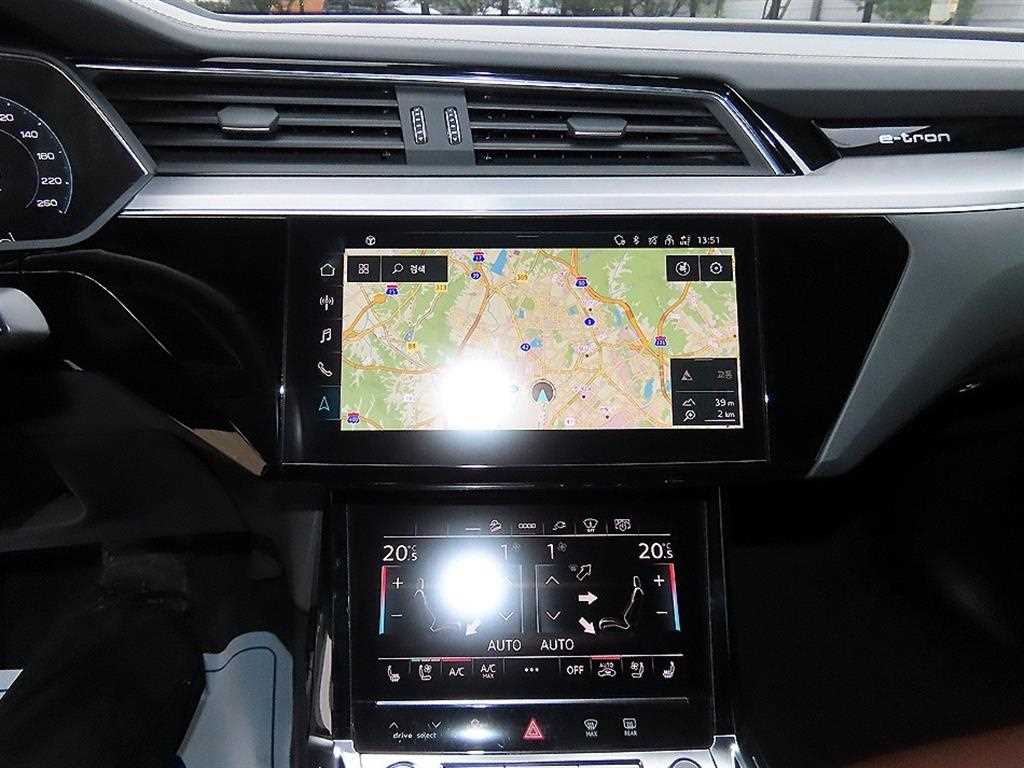 Audi e-tron — photo 12
