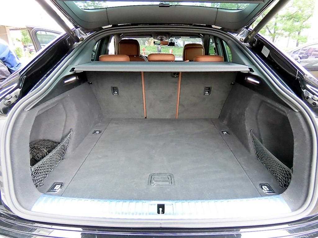 Audi e-tron — photo 16