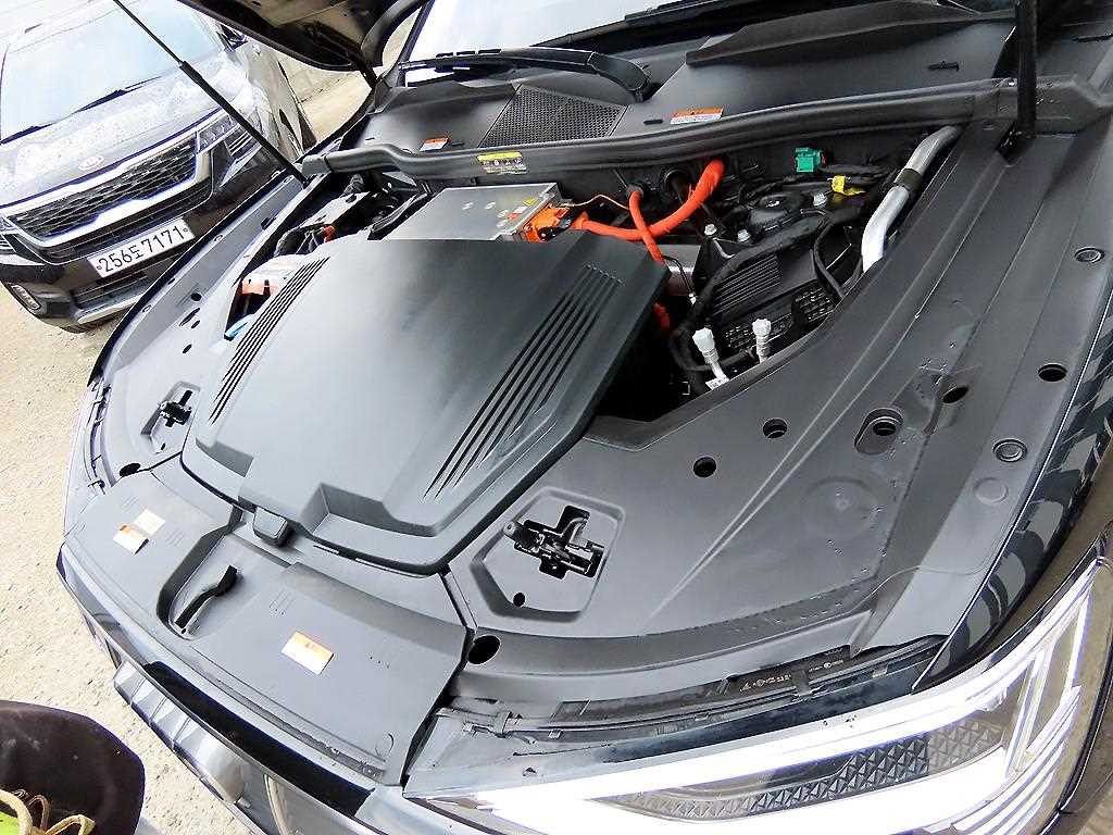 Audi e-tron — photo 19