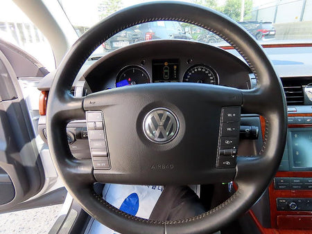 Volkswagen Phaeton — photo 08