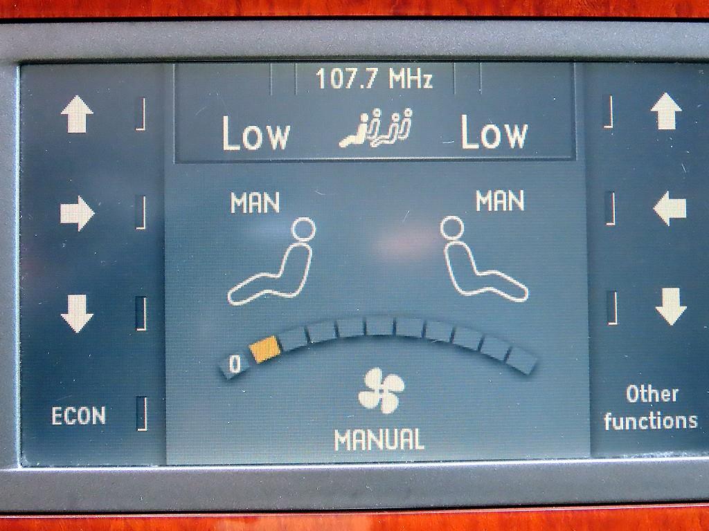 Volkswagen Phaeton — photo 14