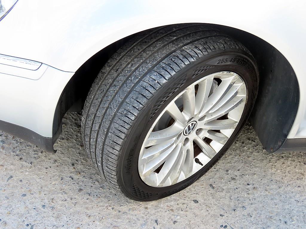 Volkswagen Phaeton — photo 20