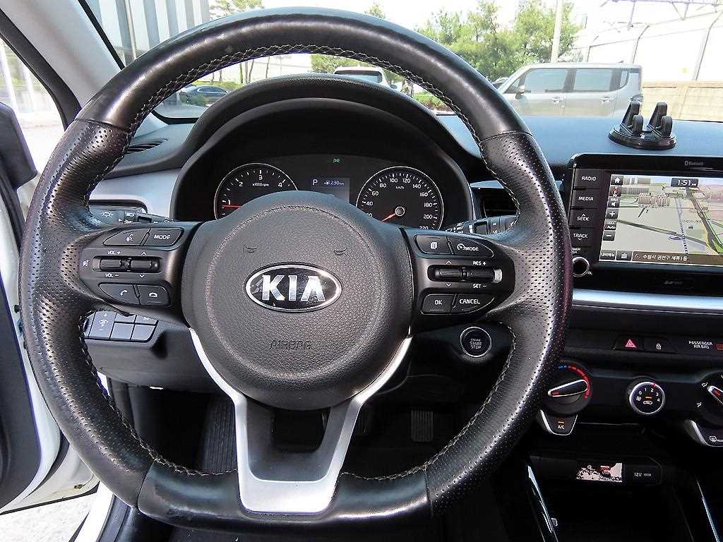 Kia Stonic — photo 08