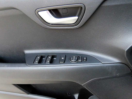 Kia Stonic — photo 11