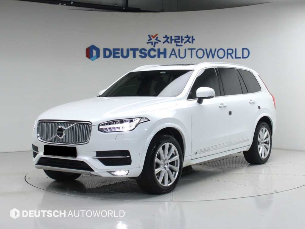 Volvo XC90 — photo 01